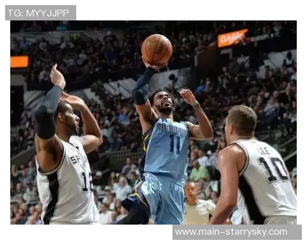 管子煜在对阵马刺的比赛中展现出突破勇气展现出优秀比赛气质