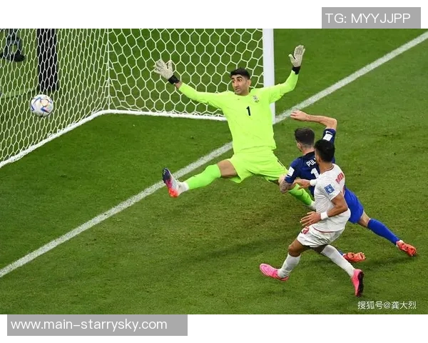 麦克法兰谈红牌事件强调球队纪律性与文化无关并鼓励球员坚持到底