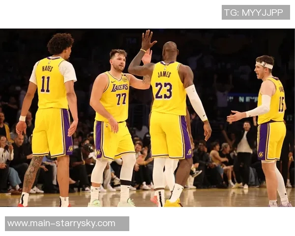 艾顿湖人生涯再创佳绩90命中率砍下20分10篮板追平队史第二多纪录